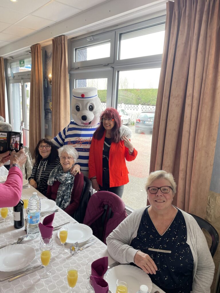 You avec les convives de Chez Mireille à Berck